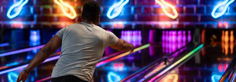 QubicaAMF France -Bowling-NEOVERSE-video LED -wall-banner.jpeg